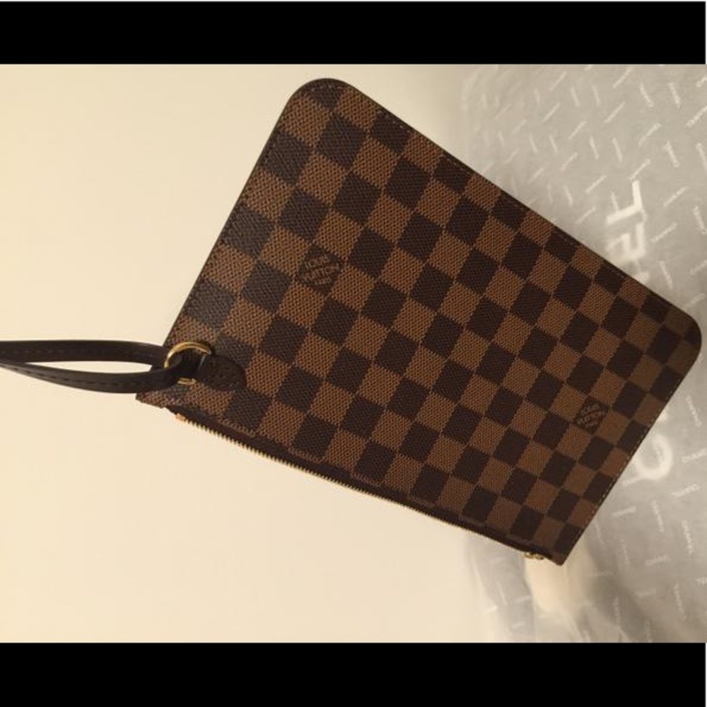 Louis Vuitton (Free Dior Lip Glow) - Picture 6 of 16